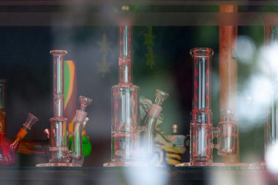 Electric Bongs vs. Traditional Bongs: Which is Right for You?