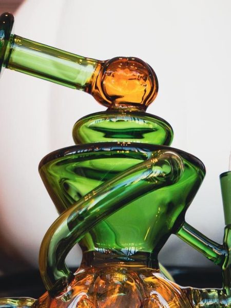 How Much Water Should You Put in a Bong?