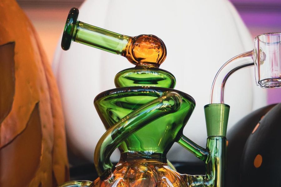 How Much Water Should You Put in a Bong?