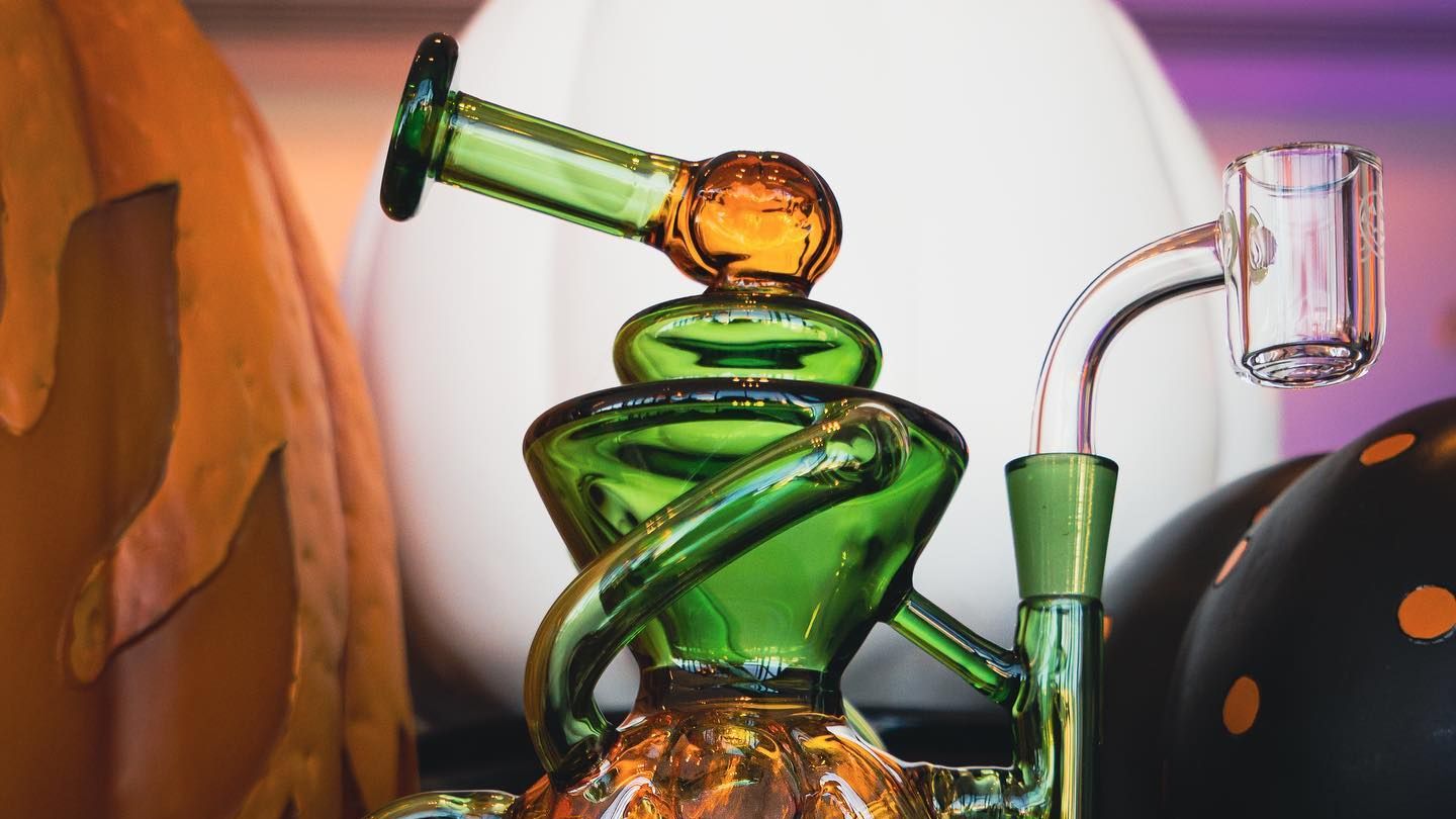 How Much Water Should You Put in a Bong?