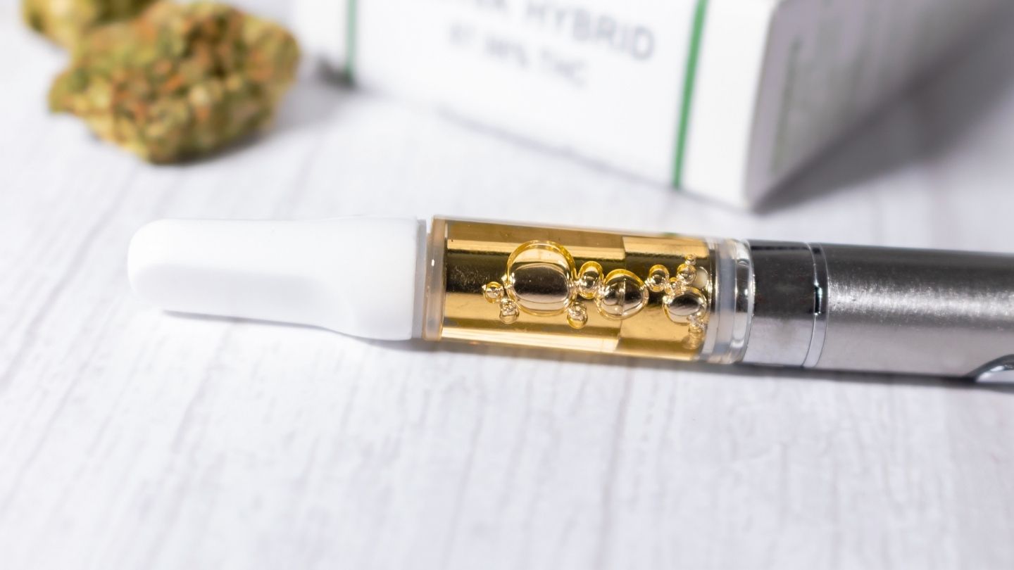 Disposable vs Refillable Cannabis Vapes: Understanding the Benefits of Each